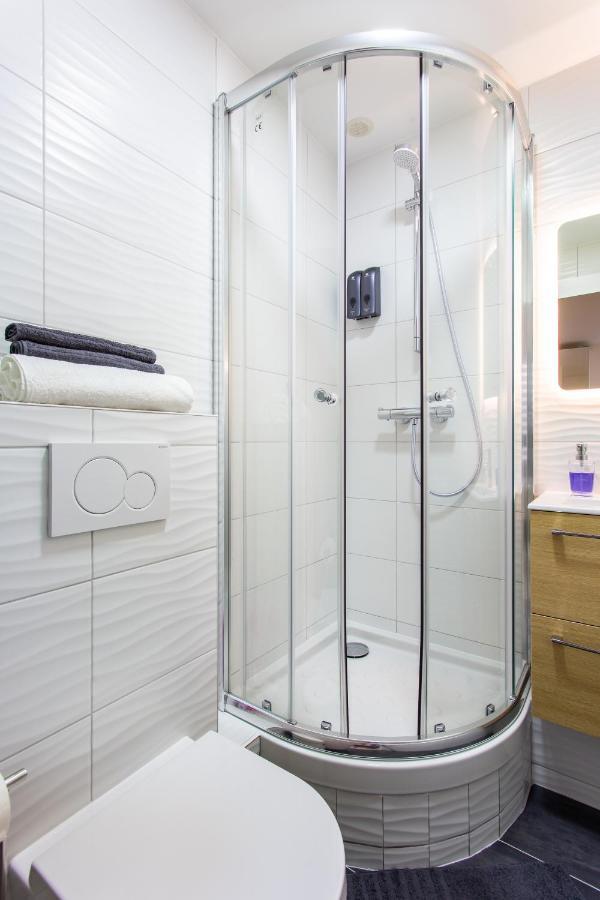 D&E - Paris-Disney - Holidays Apartment - Appartement De Vacances - 5 Chambres- 5 Sdb - 5 Bedrooms - 5 Bathrooms - Netflix Champs-Sur-Marne Dış mekan fotoğraf