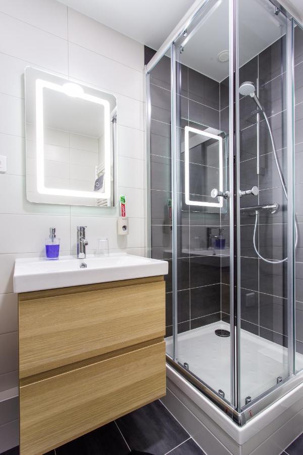 D&E - Paris-Disney - Holidays Apartment - Appartement De Vacances - 5 Chambres- 5 Sdb - 5 Bedrooms - 5 Bathrooms - Netflix Champs-Sur-Marne Dış mekan fotoğraf