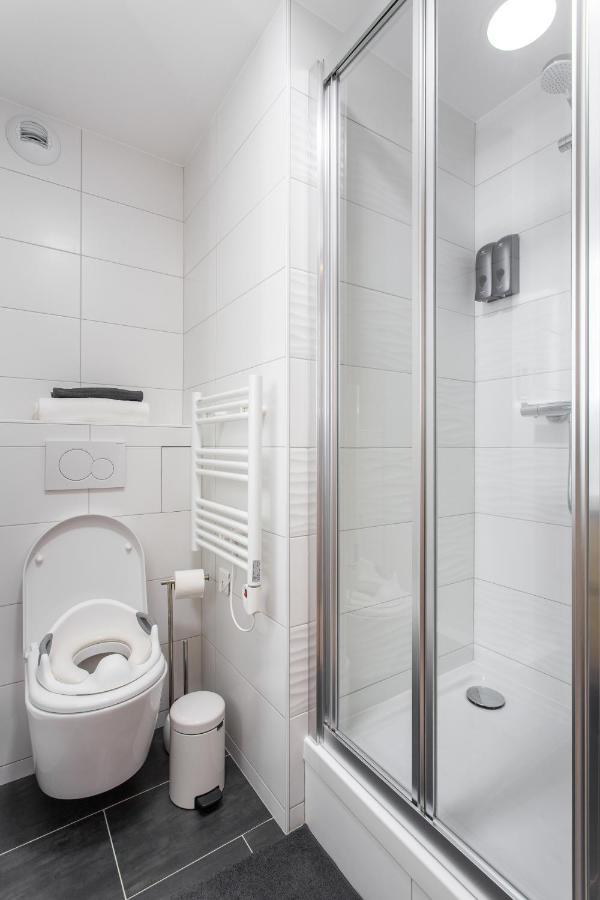 D&E - Paris-Disney - Holidays Apartment - Appartement De Vacances - 5 Chambres- 5 Sdb - 5 Bedrooms - 5 Bathrooms - Netflix Champs-Sur-Marne Dış mekan fotoğraf