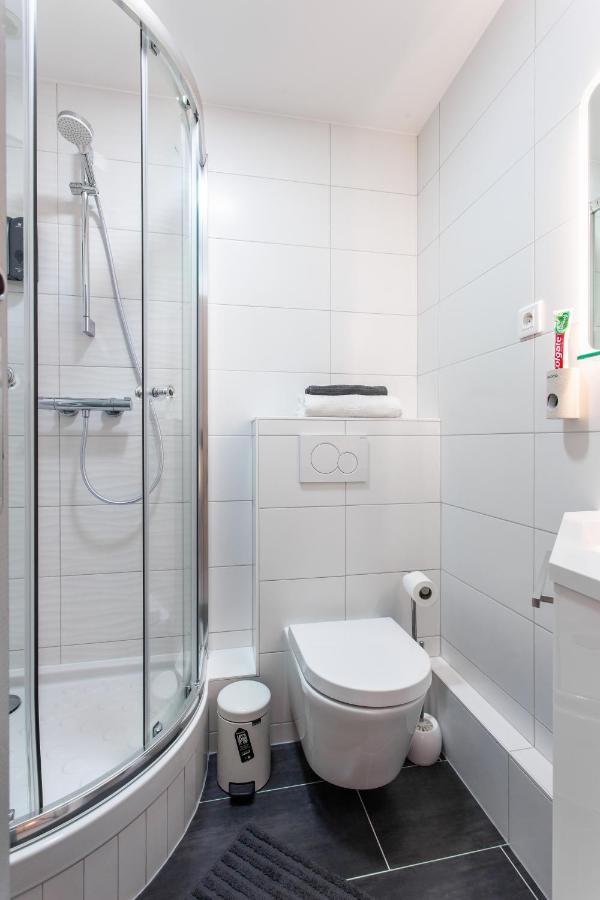 D&E - Paris-Disney - Holidays Apartment - Appartement De Vacances - 5 Chambres- 5 Sdb - 5 Bedrooms - 5 Bathrooms - Netflix Champs-Sur-Marne Dış mekan fotoğraf